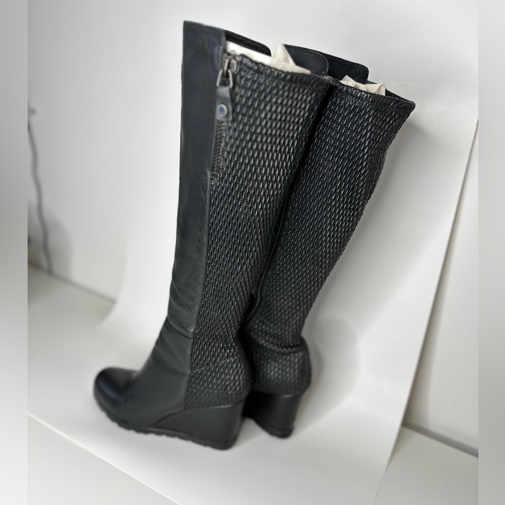 ARTICA Waterproof ALPBACH boots by BROWNS Calf fits tight. still sells for 359$